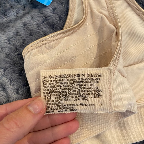 NWT Bali Comfort Revolutions wireless lightly lined form shaping bra SzM - Picture 7 of 10